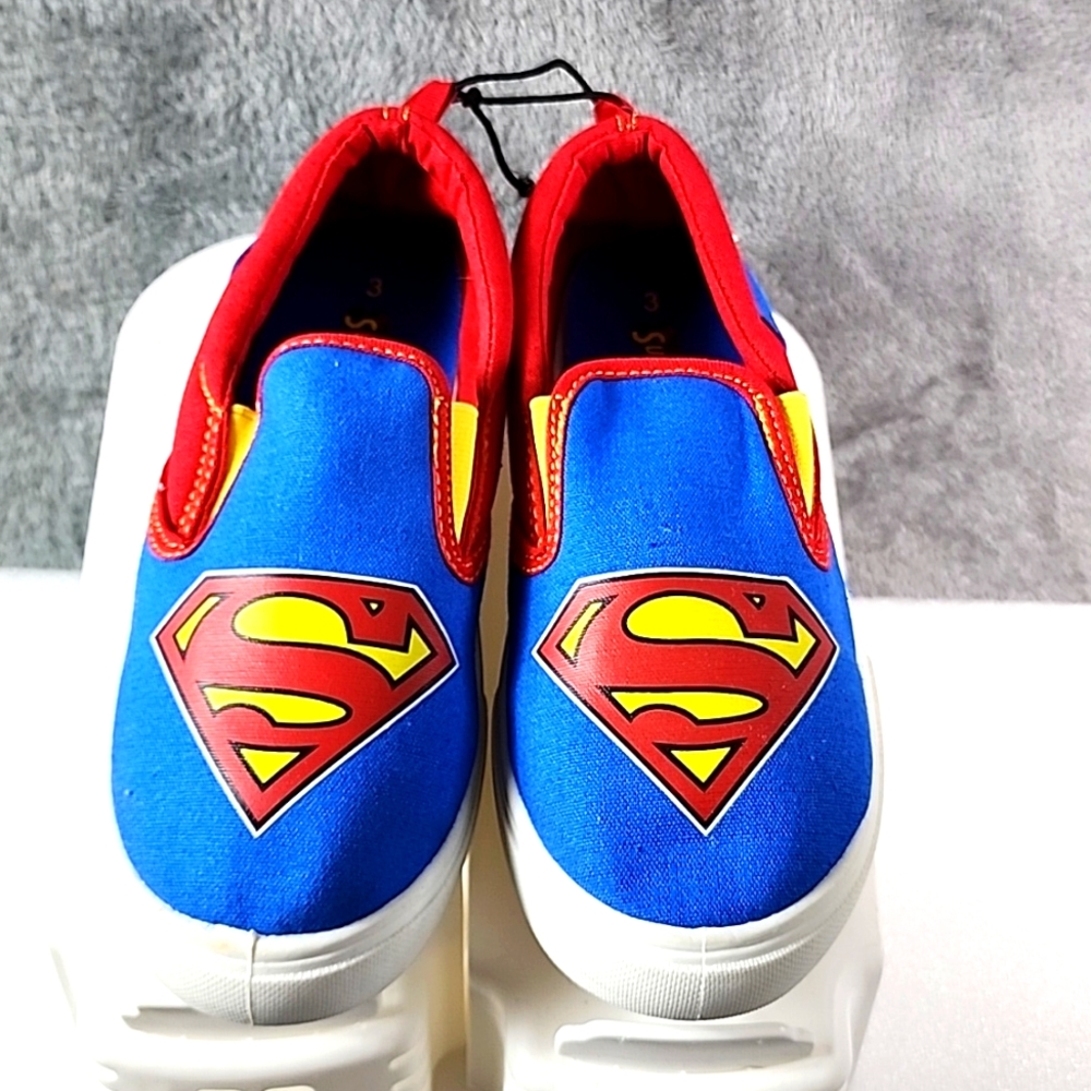 DC Comics Superman Boy's NWT Slip on canvas shoes. Size 3